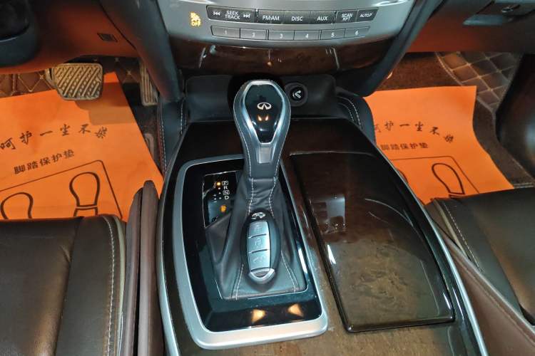 Used Infiniti QX60 2018 2.5 S/C Hybrid Two-Wheel-Drive Excellence Edition China VI Standard Gear Lever