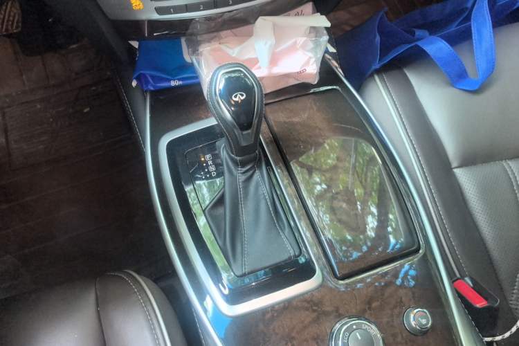 Used Infiniti QX60 2018 2.5 S/C Hybrid Two-Wheel-Drive Champion Family Edition Gear Lever
