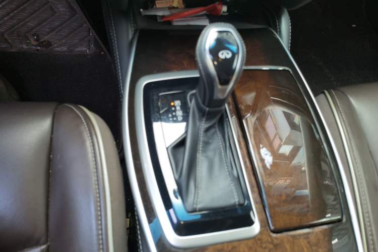 Used Infiniti QX60 2018 2.5 S/C Hybrid Two-Wheel-Drive Excellence Edition China VI Standard Gear Lever