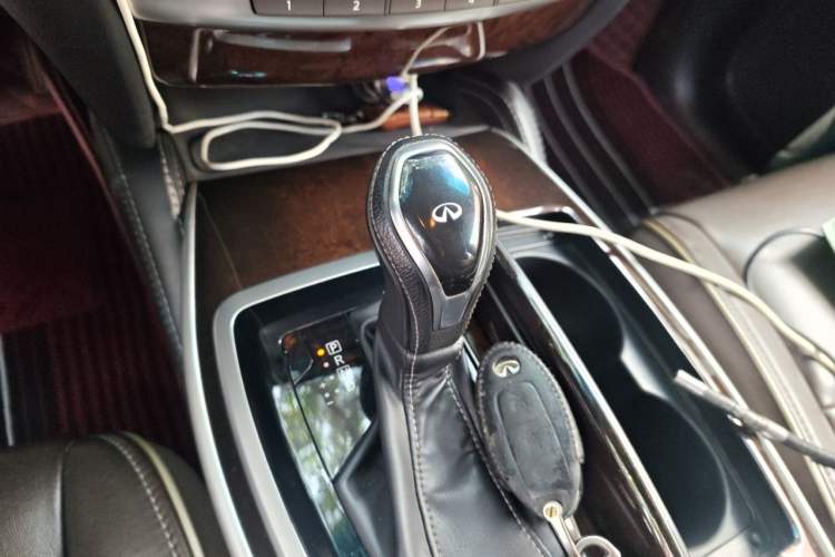 Used Infiniti QX60 2018 2.5 S/C Hybrid Two-Wheel-Drive Champion Family Edition Gear Lever