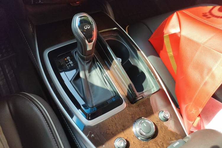Used Infiniti QX60 2018 2.5 S/C Hybrid Two-Wheel-Drive Champion Family Edition Gear Lever