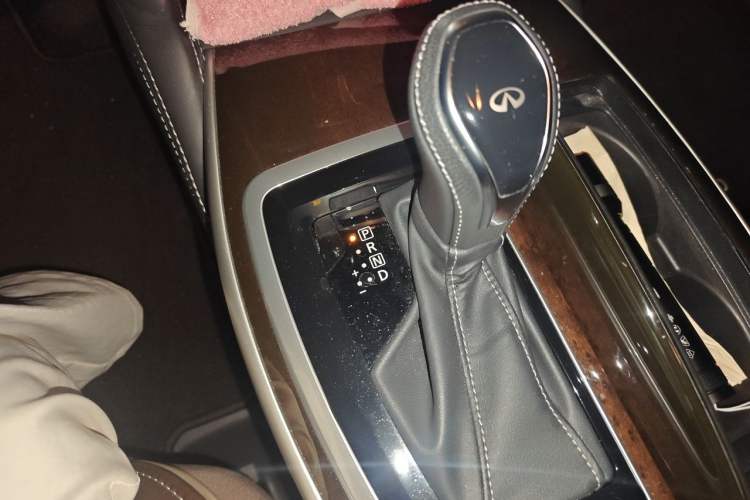 Used Infiniti QX60 2018 2.5 S/C Hybrid Two-Wheel-Drive Excellence Edition China VI Standard Gear Lever