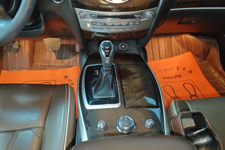Used Infiniti QX60 2018 2.5 S/C Hybrid Two-Wheel-Drive Champion Family Edition Gear Lever