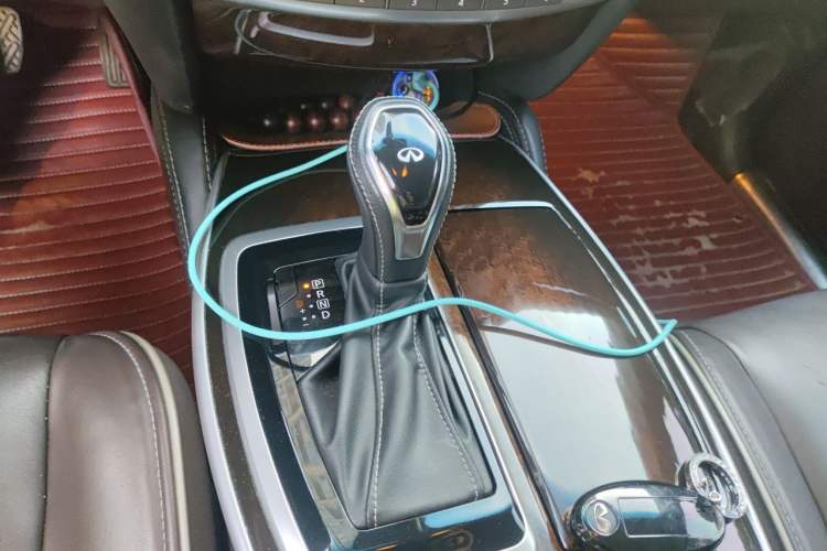 Used Infiniti QX60 2018 2.5 S/C Hybrid Two-Wheel-Drive Excellence Edition China VI Standard Gear Lever