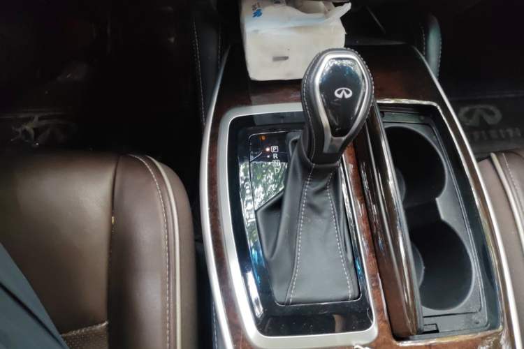 Used Infiniti QX60 2018 2.5 S/C Hybrid Two-Wheel-Drive Excellence Edition China VI Standard Gear Lever