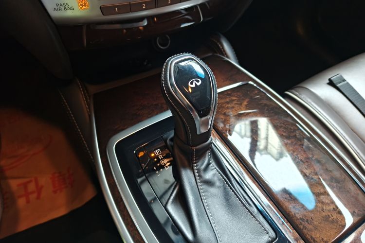 Used Infiniti QX60 2018 2.5 S/C Hybrid Two-Wheel-Drive Excellence Edition China VI Standard Gear Lever