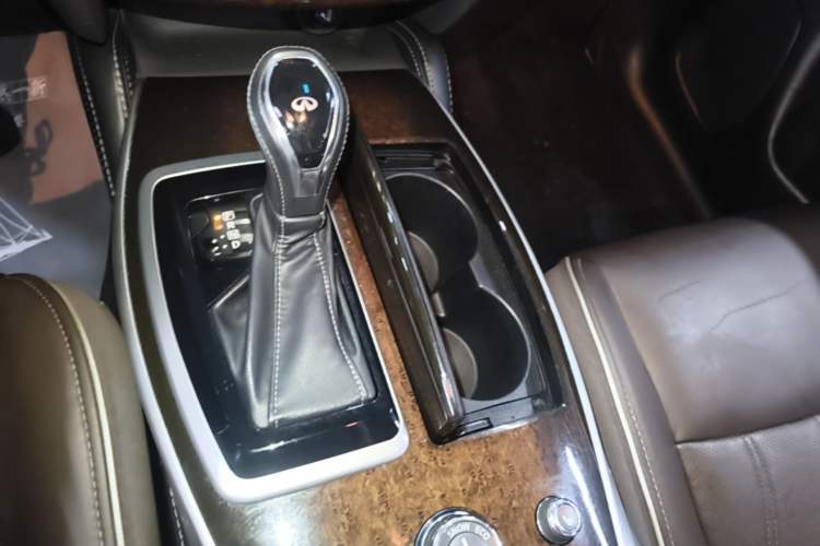 Used Infiniti QX60 2018 2.5 S/C Hybrid Two-Wheel-Drive Champion Family Edition Gear Lever