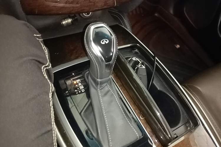 Used Infiniti QX60 2018 2.5 S/C Hybrid Two-Wheel-Drive Champion Family Edition Gear Lever
