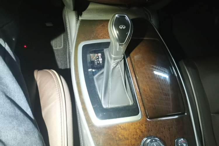 Used Infiniti QX60 2018 2.5 S/C Hybrid Two-Wheel-Drive Excellence Edition China VI Standard Gear Lever
