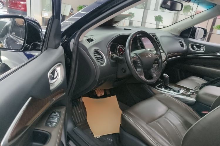 Used Infiniti QX60 2018 2.5 S/C Hybrid Two-Wheel-Drive Champion Family Edition Interior 3
