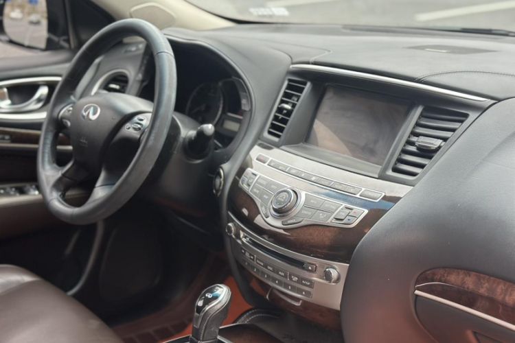 Used Infiniti QX60 2018 2.5 S/C Hybrid Two-Wheel-Drive Champion Family Edition Interior 4