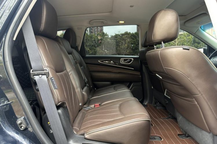 Used Infiniti QX60 2018 2.5 S/C Hybrid Two-Wheel-Drive Champion Family Edition Interior 9