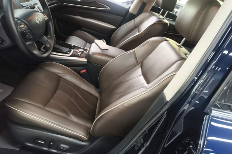Used Infiniti QX60 2018 2.5 S/C Hybrid Two-Wheel-Drive Champion Family Edition Left Front Seat