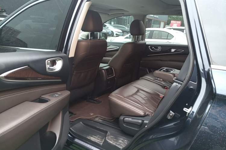 Used Infiniti QX60 2018 2.5 S/C Hybrid Two-Wheel-Drive Excellence Edition China VI Standard Left Rear Seat