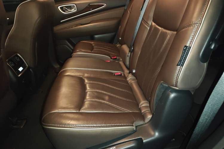 Used Infiniti QX60 2018 2.5 S/C Hybrid Two-Wheel-Drive Excellence Edition China VI Standard Left Rear Seat