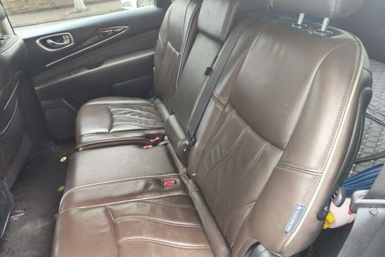 Used Infiniti QX60 2018 2.5 S/C Hybrid Two-Wheel-Drive Champion Family Edition Left Rear Seat