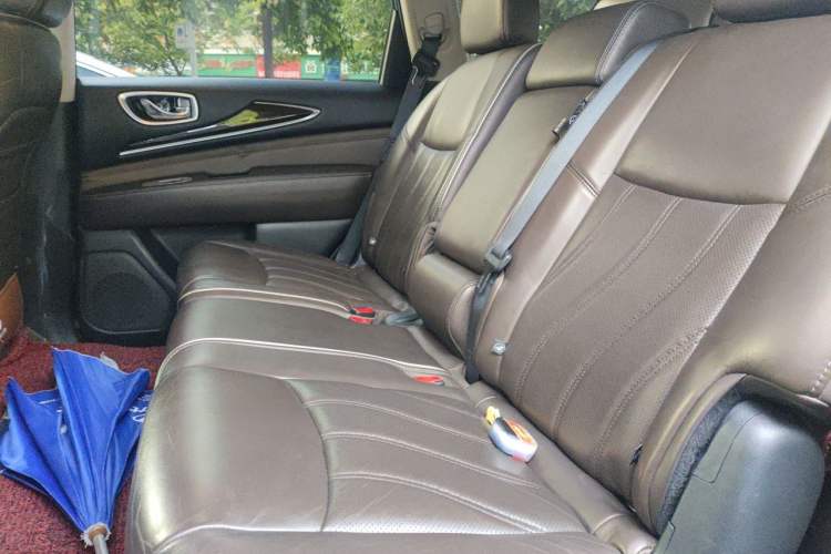 Used Infiniti QX60 2018 2.5 S/C Hybrid Two-Wheel-Drive Excellence Edition China VI Standard Left Rear Seat