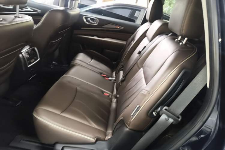 Used Infiniti QX60 2018 2.5 S/C Hybrid Two-Wheel-Drive Champion Family Edition Left Rear Seat