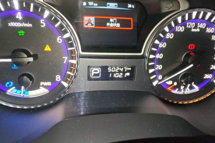 Used Infiniti QX60 2018 2.5 S/C Hybrid Two-Wheel-Drive Champion Family Edition Odometer Close Up