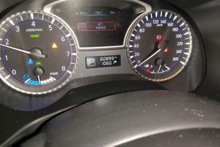 Used Infiniti QX60 2018 2.5 S/C Hybrid Two-Wheel-Drive Excellence Edition China VI Standard Odometer Close Up
