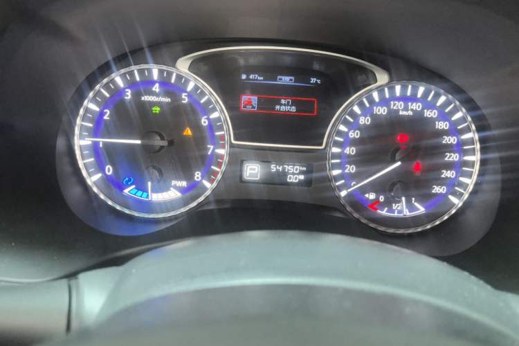 Used Infiniti QX60 2018 2.5 S/C Hybrid Two-Wheel-Drive Champion Family Edition Odometer Close Up