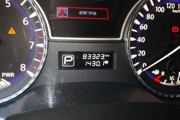 Used Infiniti QX60 2018 2.5 S/C Hybrid Two-Wheel-Drive Champion Family Edition Odometer Close Up
