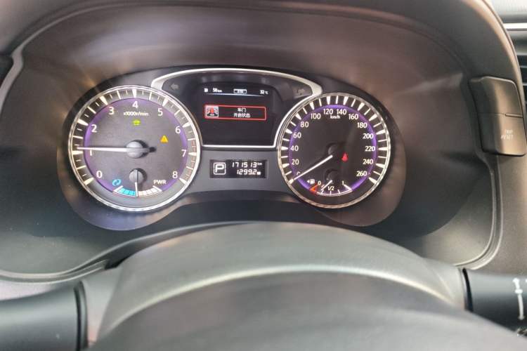Used Infiniti QX60 2018 2.5 S/C Hybrid Two-Wheel-Drive Champion Family Edition Odometer Close Up