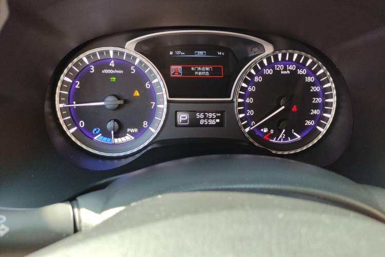 Used Infiniti QX60 2018 2.5 S/C Hybrid Two-Wheel-Drive Champion Family Edition Odometer Close Up