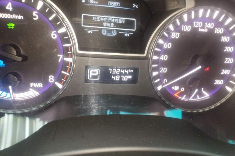 Used Infiniti QX60 2018 2.5 S/C Hybrid Two-Wheel-Drive Champion Family Edition Odometer Close Up