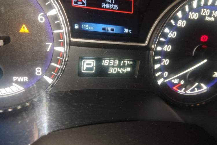 Used Infiniti QX60 2018 2.5 S/C Hybrid Four-Wheel-Drive Champion Family Edition Odometer Close Up