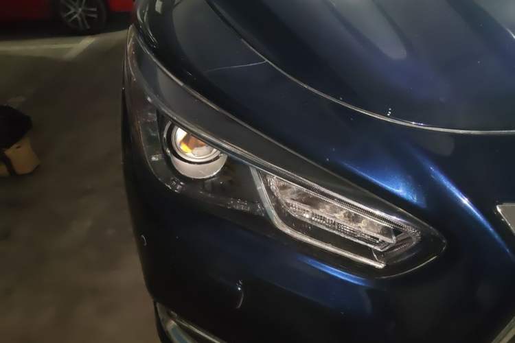 Used Infiniti QX60 2018 2.5 S/C Hybrid Two-Wheel-Drive Champion Family Edition Right Front Headlight