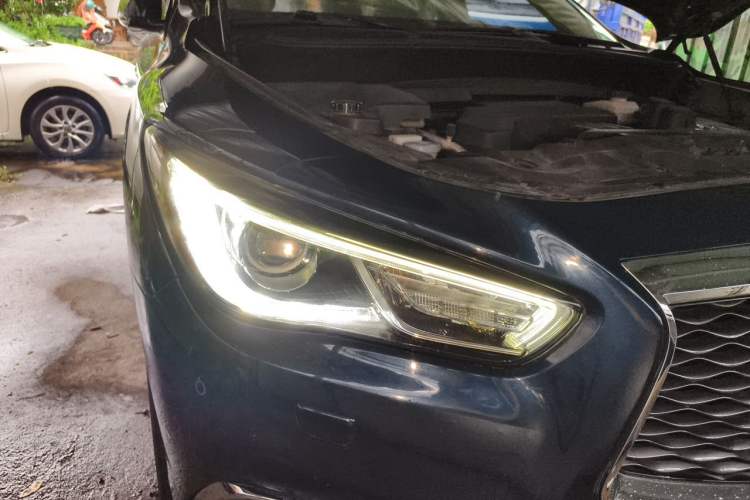 Used Infiniti QX60 2018 2.5 S/C Hybrid Two-Wheel-Drive Champion Family Edition Right Front Headlight