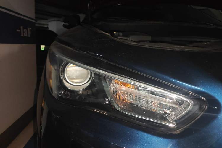 Used Infiniti QX60 2018 2.5 S/C Hybrid Two-Wheel-Drive Excellence Edition China VI Standard Right Front Headlight