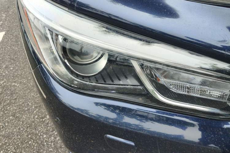 Used Infiniti QX60 2018 2.5 S/C Hybrid Two-Wheel-Drive Champion Family Edition Right Front Headlight