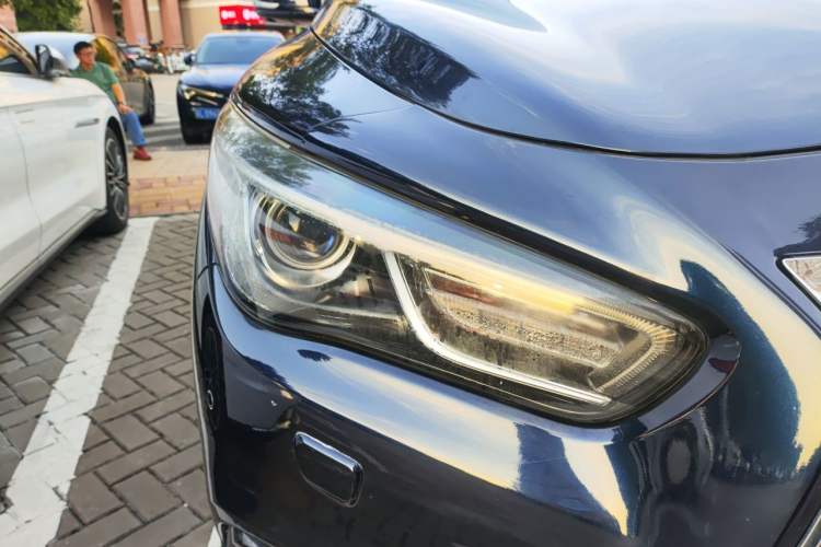 Used Infiniti QX60 2018 2.5 S/C Hybrid Two-Wheel-Drive Excellence Edition China VI Standard Right Front Headlight