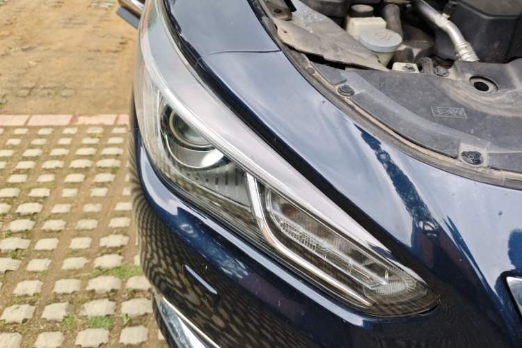 Used Infiniti QX60 2018 2.5 S/C Hybrid Two-Wheel-Drive Champion Family Edition Right Front Headlight