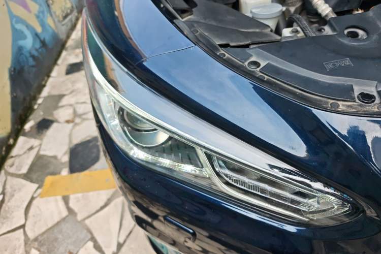 Used Infiniti QX60 2018 2.5 S/C Hybrid Two-Wheel-Drive Champion Family Edition Right Front Headlight