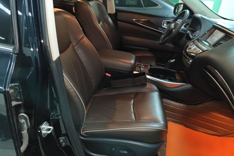 Used Infiniti QX60 2018 2.5 S/C Hybrid Two-Wheel-Drive Champion Family Edition Right Front Seat