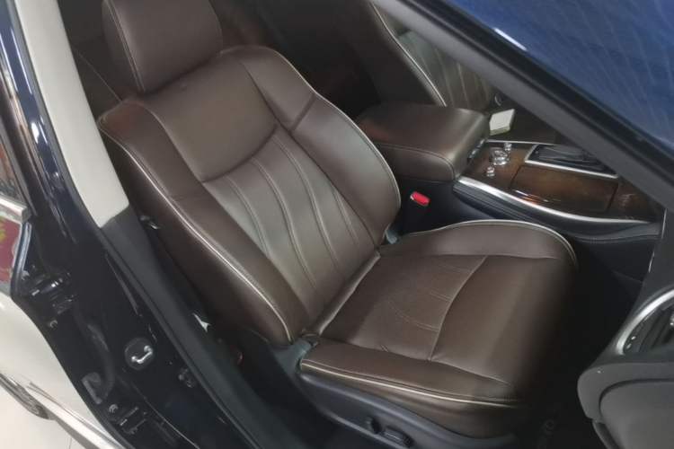 Used Infiniti QX60 2018 2.5 S/C Hybrid Two-Wheel-Drive Excellence Edition China VI Standard Right Front Seat