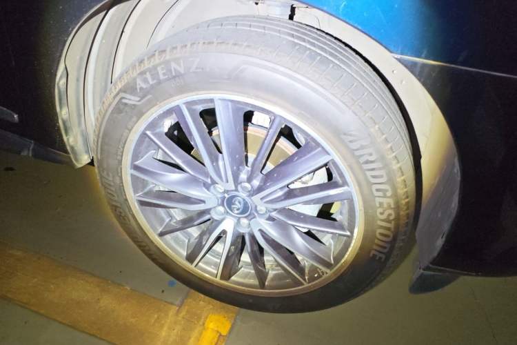 Used Infiniti QX60 2018 2.5 S/C Hybrid Two-Wheel-Drive Champion Family Edition Right Front Wheel Hub