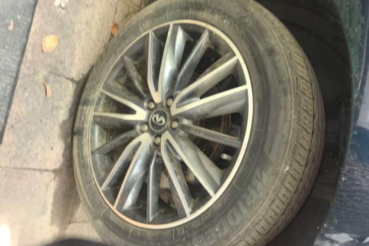 Used Infiniti QX60 2018 2.5 S/C Hybrid Two-Wheel-Drive Champion Family Edition Right Front Wheel Hub