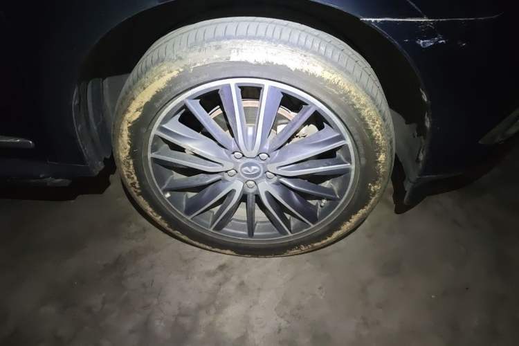 Used Infiniti QX60 2018 2.5 S/C Hybrid Two-Wheel-Drive Champion Family Edition Right Front Wheel Hub