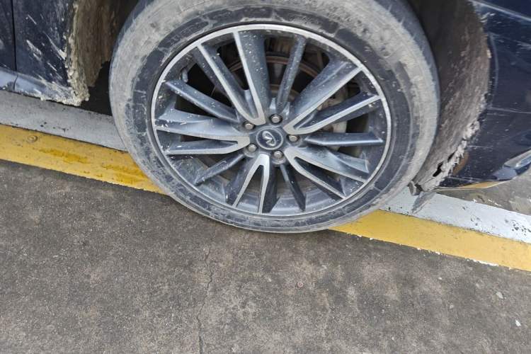 Used Infiniti QX60 2018 2.5 S/C Hybrid Two-Wheel-Drive Champion Family Edition Right Front Wheel Hub
