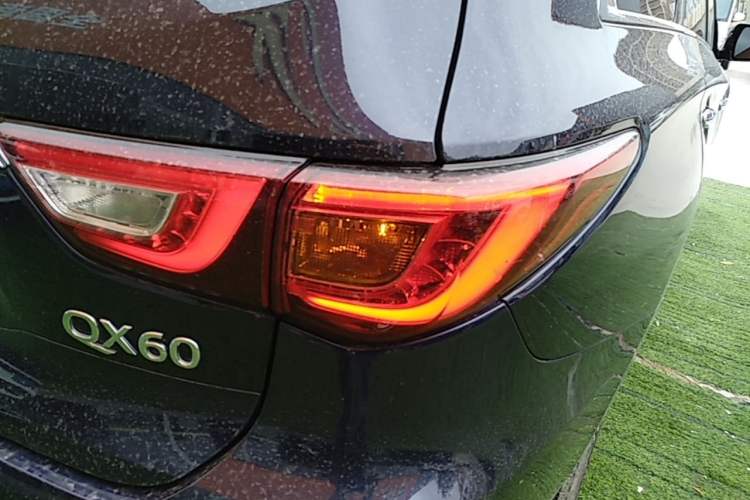 Used Infiniti QX60 2018 2.5 S/C Hybrid Two-Wheel-Drive Excellence Edition China VI Standard Right Rear Taillight