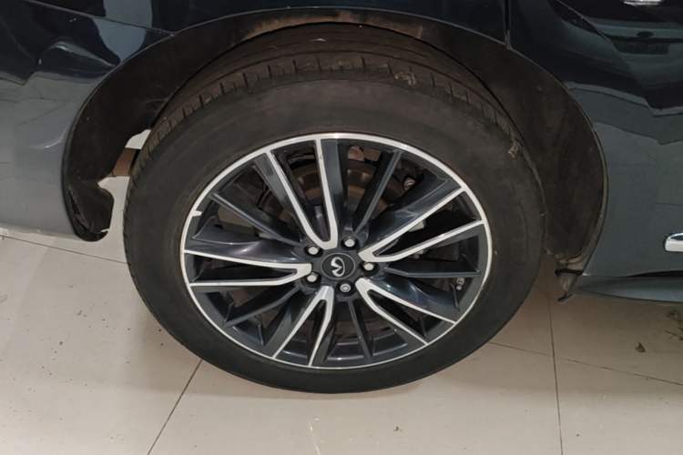 Used Infiniti QX60 2018 2.5 S/C Hybrid Two-Wheel-Drive Champion Family Edition Right Rear Wheel Hub