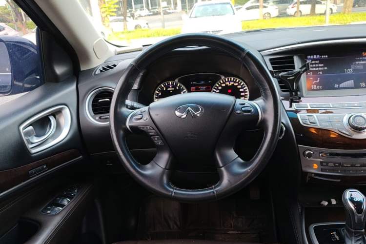 Used Infiniti QX60 2018 2.5 S/C Hybrid Two-Wheel-Drive Champion Family Edition Steering Wheel