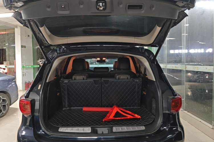 Used Infiniti QX60 2018 2.5 S/C Hybrid Two-Wheel-Drive Champion Family Edition Trunk