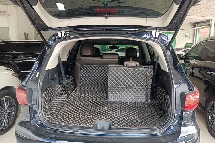 Used Infiniti QX60 2018 2.5 S/C Hybrid Two-Wheel-Drive Champion Family Edition Trunk