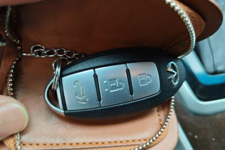 Used Infiniti QX60 2018 2.5 S/C Hybrid Two-Wheel-Drive Champion Family Edition Vehicle Key