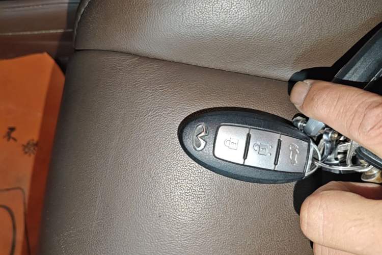 Used Infiniti QX60 2018 2.5 S/C Hybrid Two-Wheel-Drive Champion Family Edition Vehicle Key